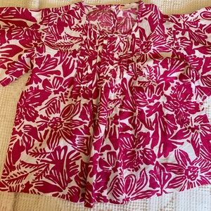 Girls colorful crop top. Wide sleeves.